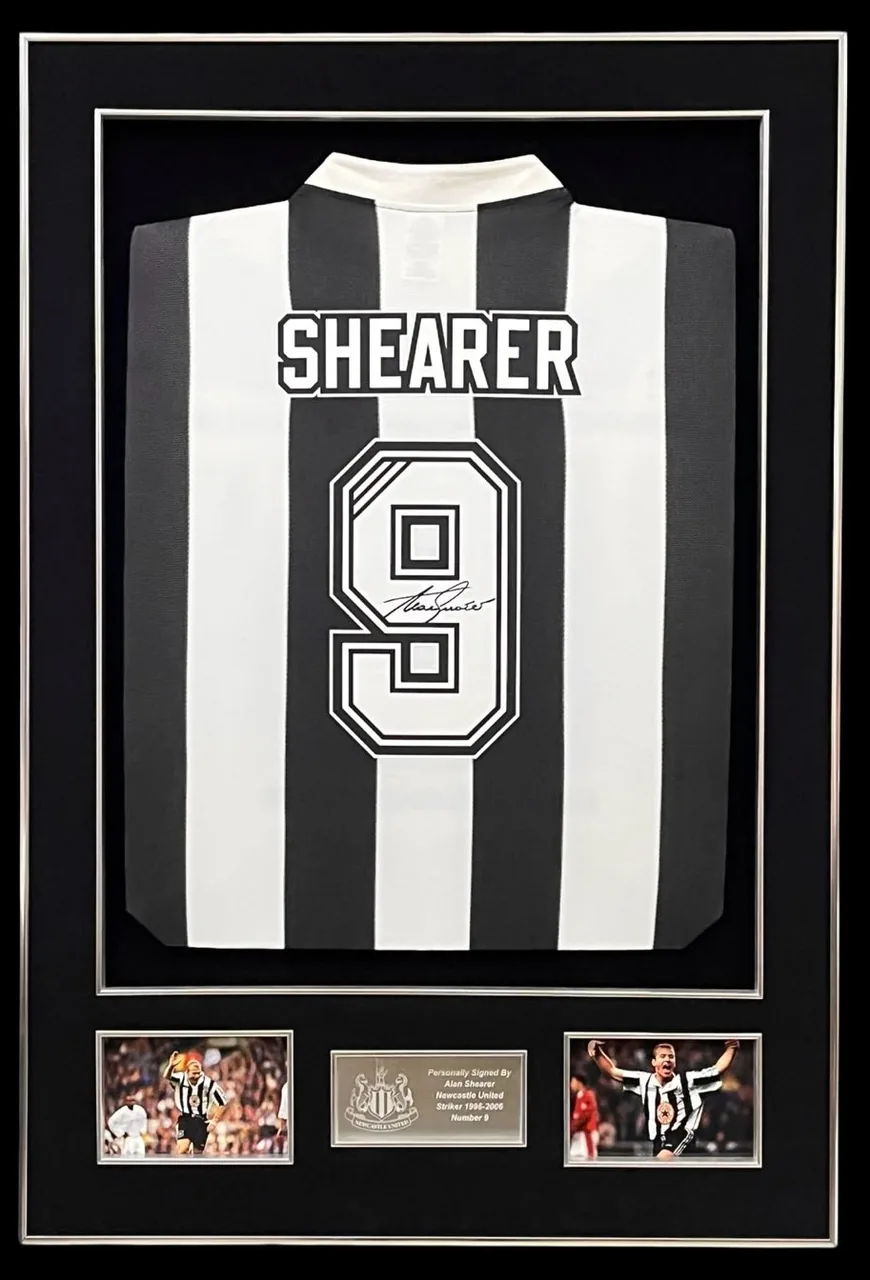 Alan Shearer — signed Newcastle United shirt (gold frame) — memorabilia bertanda tangan asli dalam bingkai