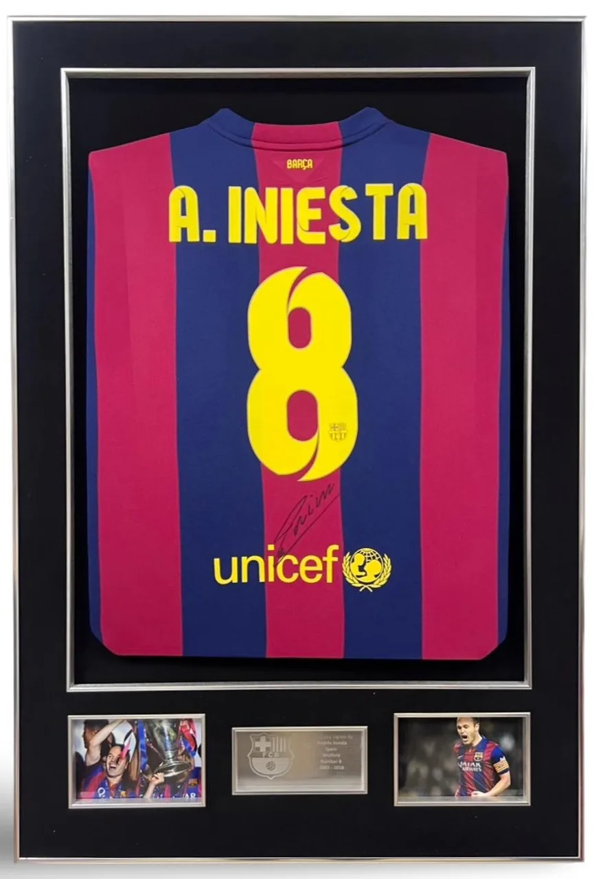 Andrés Iniesta — signed Barcelona shirt — memorabilia bertanda tangan asli dalam bingkai