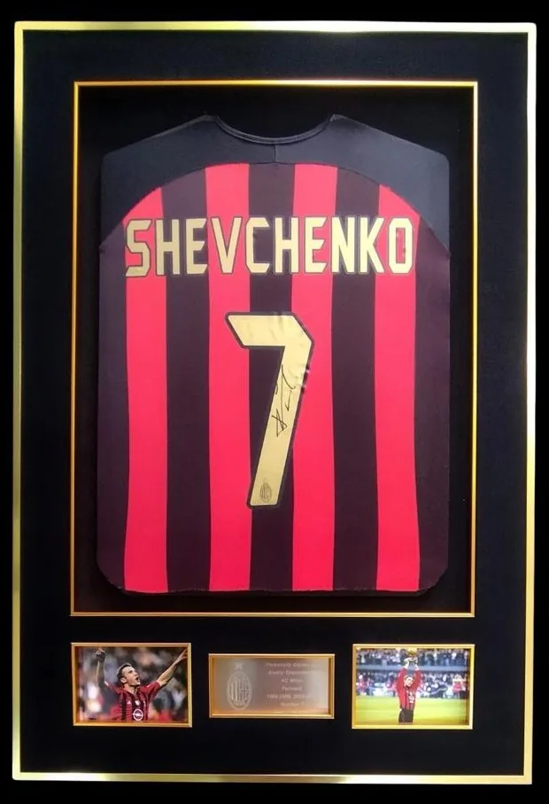 Andriy Shevchenko — signed AC Milan shirt — memorabilia bertanda tangan asli dalam bingkai