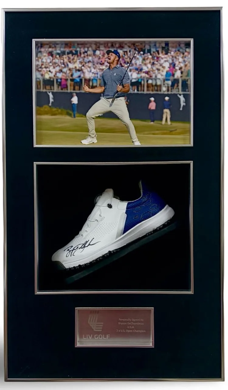 Bryson DeChambeau — signed golf shoe — memorabilia bertanda tangan asli dalam bingkai