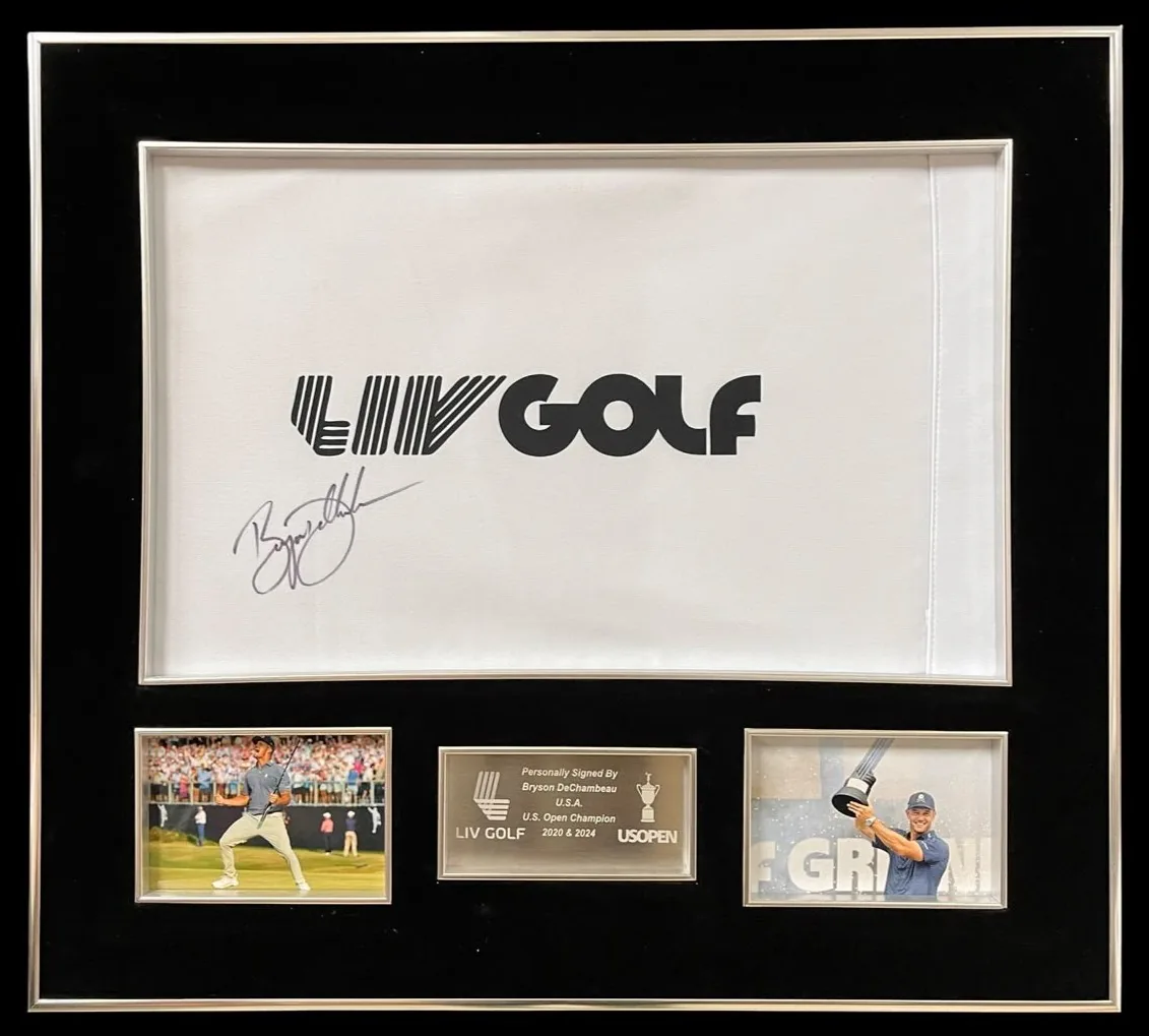 Bryson DeChambeau — signed LIV Golf flag — memorabilia bertanda tangan asli dalam bingkai