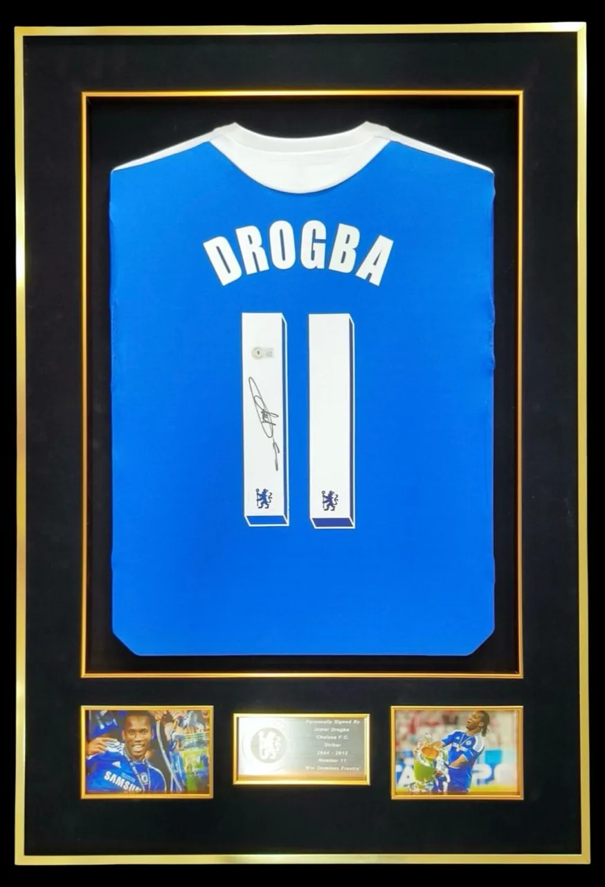 Didier Drogba — signed Chelsea shirt (gold frame) — memorabilia bertanda tangan asli dalam bingkai