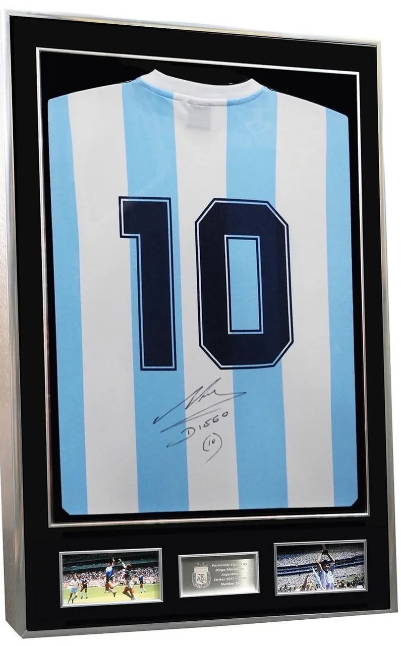 Diego Maradona — signed Argentina 1986 shirt — ของสะสมพร้อมลายเซ็นของแท้ในกรอบ