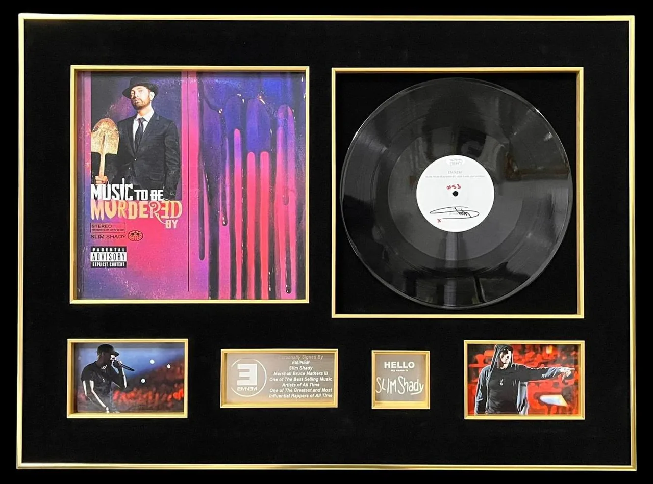 Eminem — signed Music To Be Murdered By vinyl — memorabilia bertanda tangan asli dalam bingkai