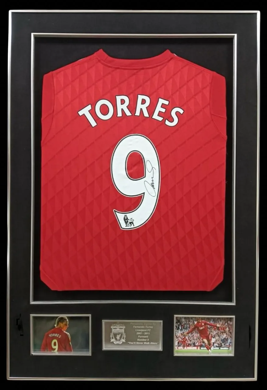 Fernando Torres — signed Liverpool shirt (pinstriped, gold frame) — memorabilia bertanda tangan asli dalam bingkai