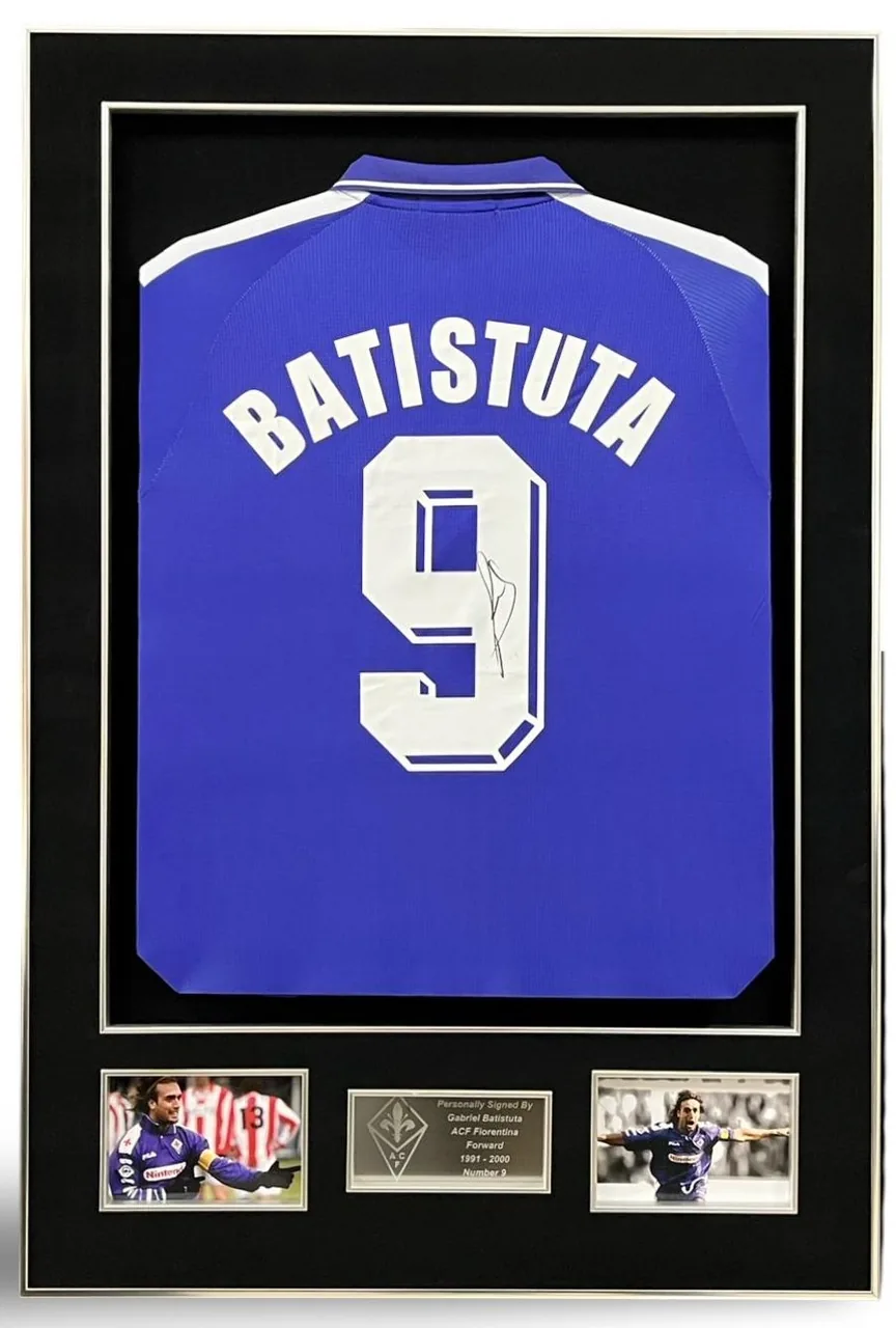 Gabriel Batistuta — signed Fiorentina shirt (blue) — ของสะสมพร้อมลายเซ็นของแท้ในกรอบ