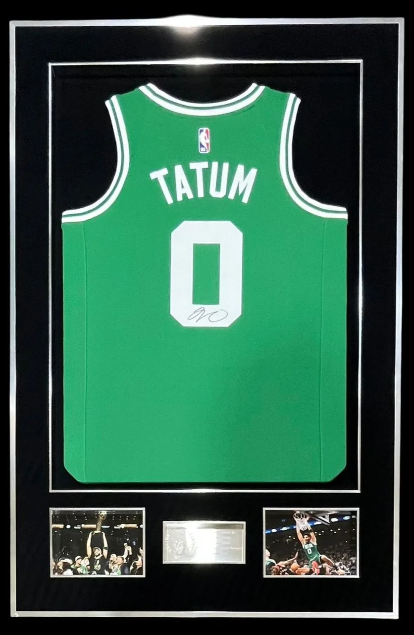 Jayson Tatum — signed Boston Celtics jersey (silver frame) — memorabilia bertanda tangan asli dalam bingkai