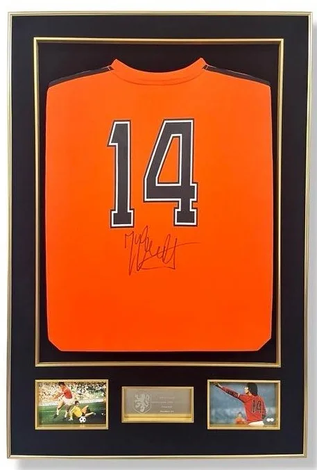Johan Cruyff — signed Netherlands shirt — memorabilia bertanda tangan asli dalam bingkai