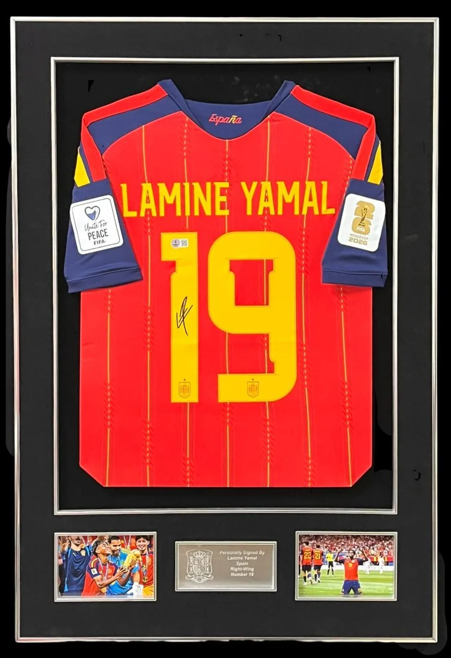 Lamine Yamal — signed Spain 2026 World Cup shirt — ของสะสมพร้อมลายเซ็นของแท้ในกรอบ