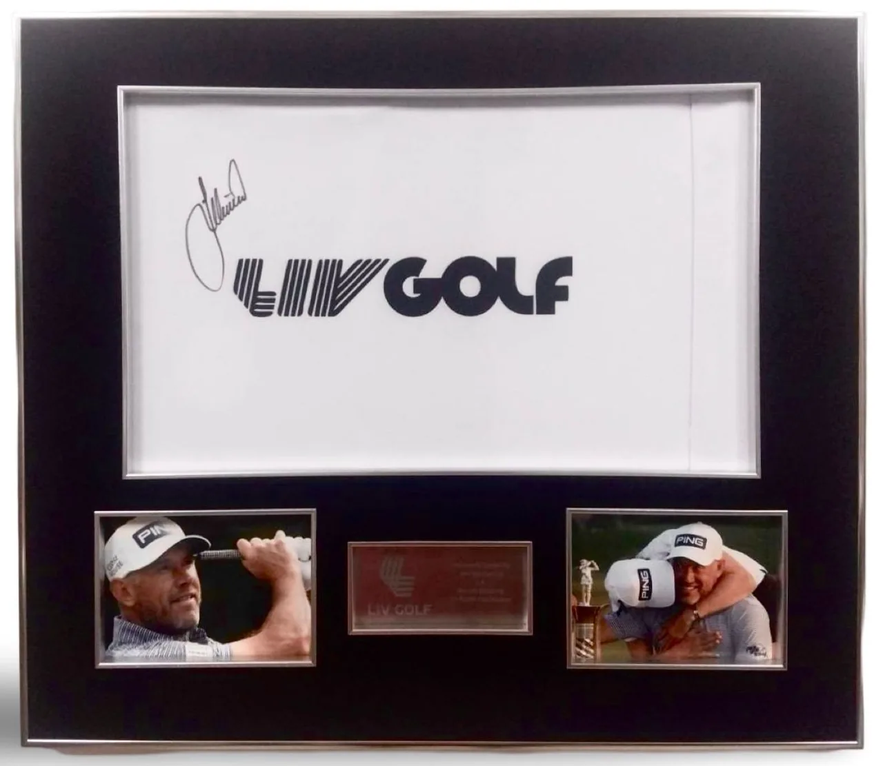 Lee Westwood — signed LIV Golf flag — ของสะสมพร้อมลายเซ็นของแท้ในกรอบ