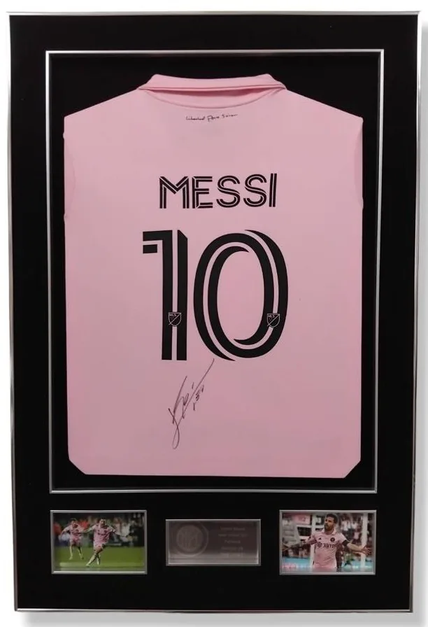 Lionel Messi — signed Inter Miami shirt — memorabilia bertanda tangan asli dalam bingkai