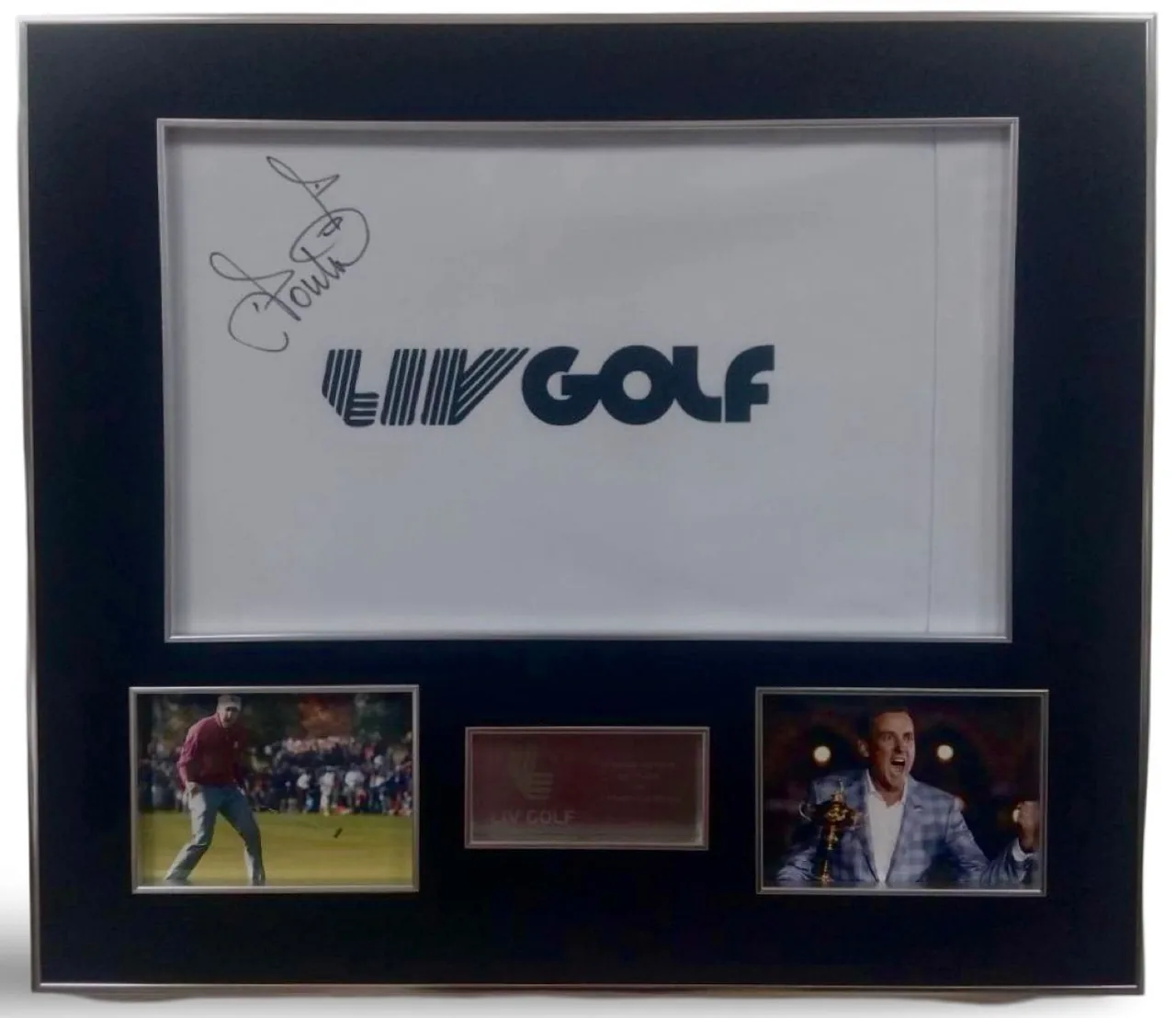 LIV Golf — signed flag — memorabilia bertanda tangan asli dalam bingkai