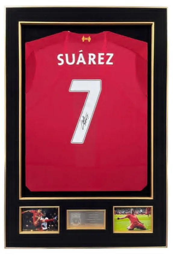 Luis Suárez — signed Liverpool shirt (gold frame) — memorabilia bertanda tangan asli dalam bingkai