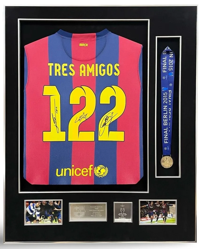 Messi, Suárez & Neymar — signed Barcelona Tres Amigos shirt with 2015 final medal — ของสะสมพร้อมลายเซ็นของแท้ในกรอบ