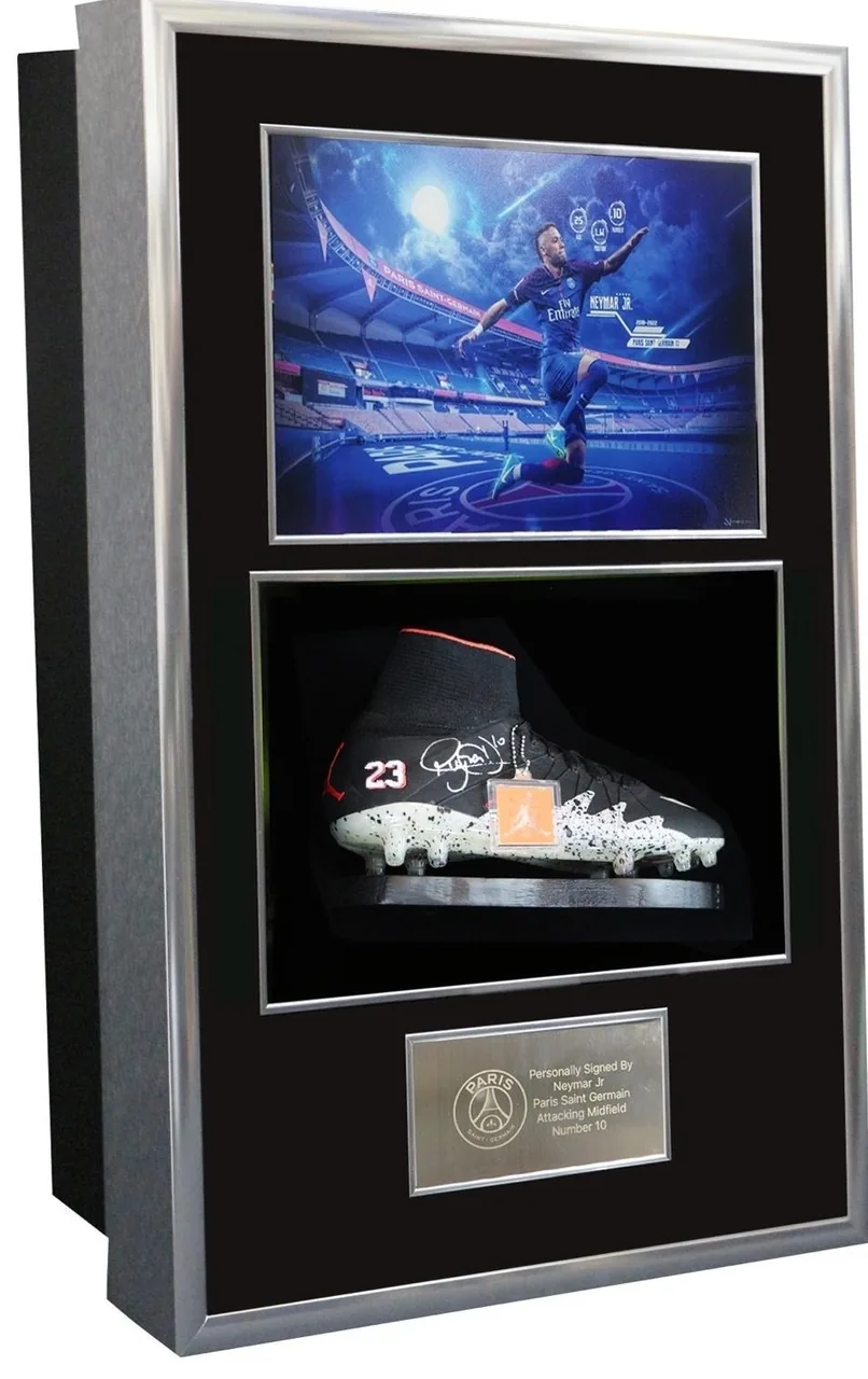 Neymar Jr — signed Paris Saint-Germain boot — memorabilia bertanda tangan asli dalam bingkai