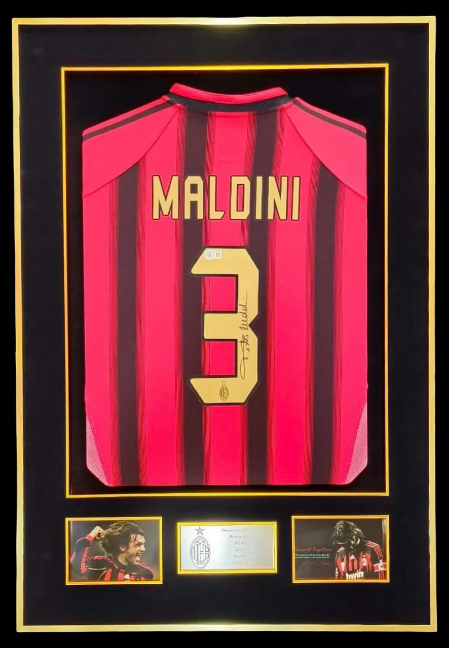 Paolo Maldini — signed AC Milan shirt — ของสะสมพร้อมลายเซ็นของแท้ในกรอบ