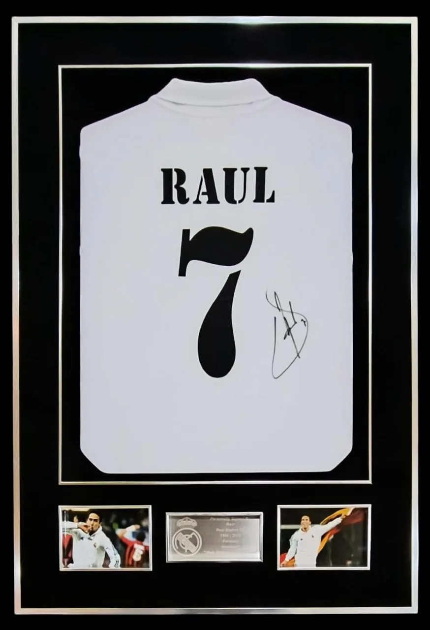 Raúl — signed Real Madrid shirt (black no. 7, silver frame) — authentic signed memorabilia, framed