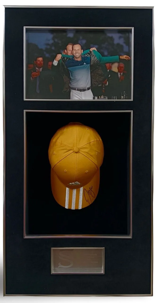 Sergio García — signed cap — memorabilia bertanda tangan asli dalam bingkai