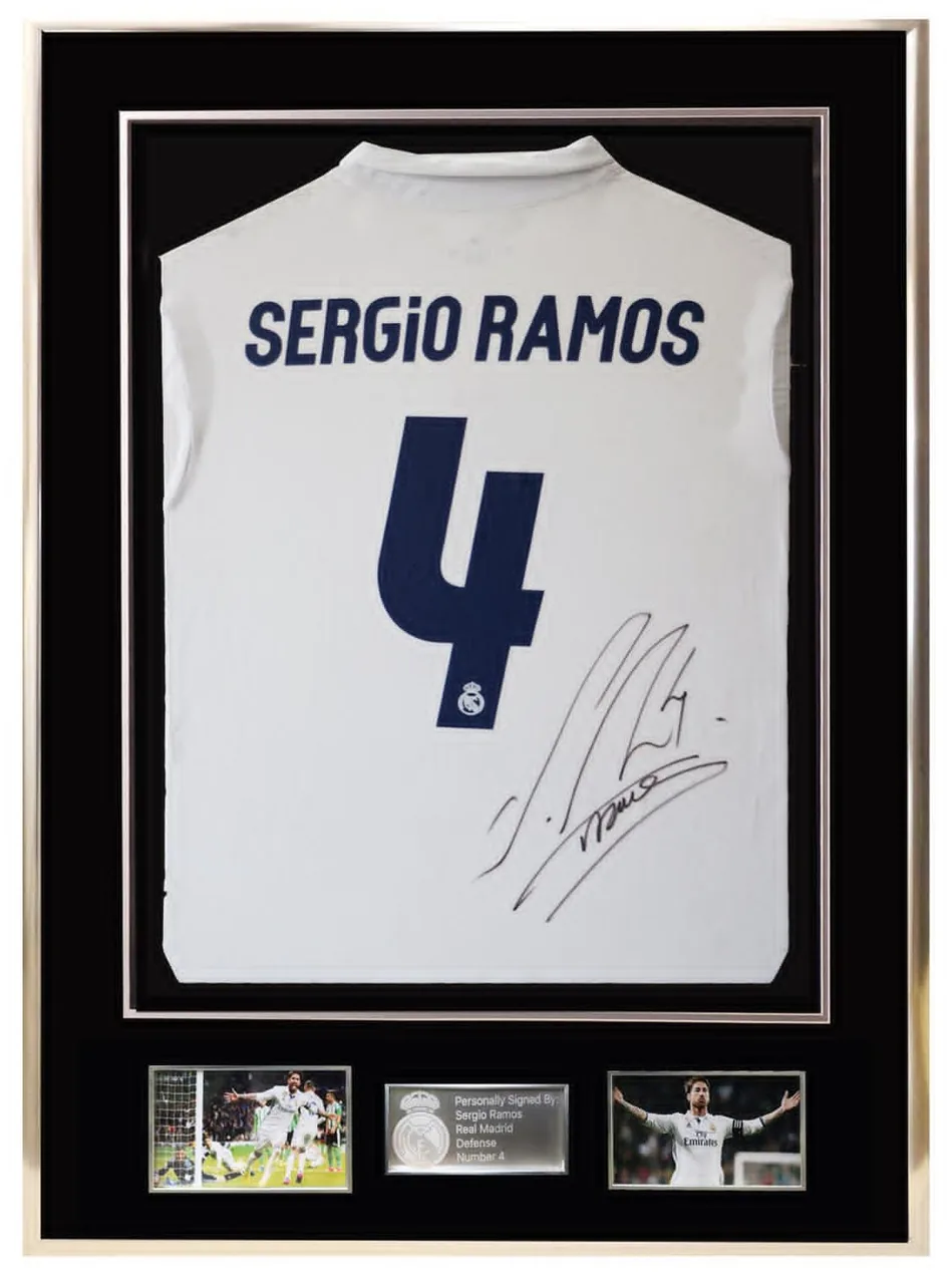 Sergio Ramos — signed Real Madrid shirt — ของสะสมพร้อมลายเซ็นของแท้ในกรอบ
