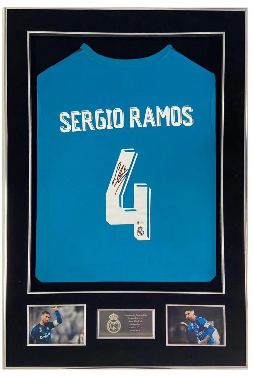 Sergio Ramos — signed Real Madrid third shirt — memorabilia bertanda tangan asli dalam bingkai
