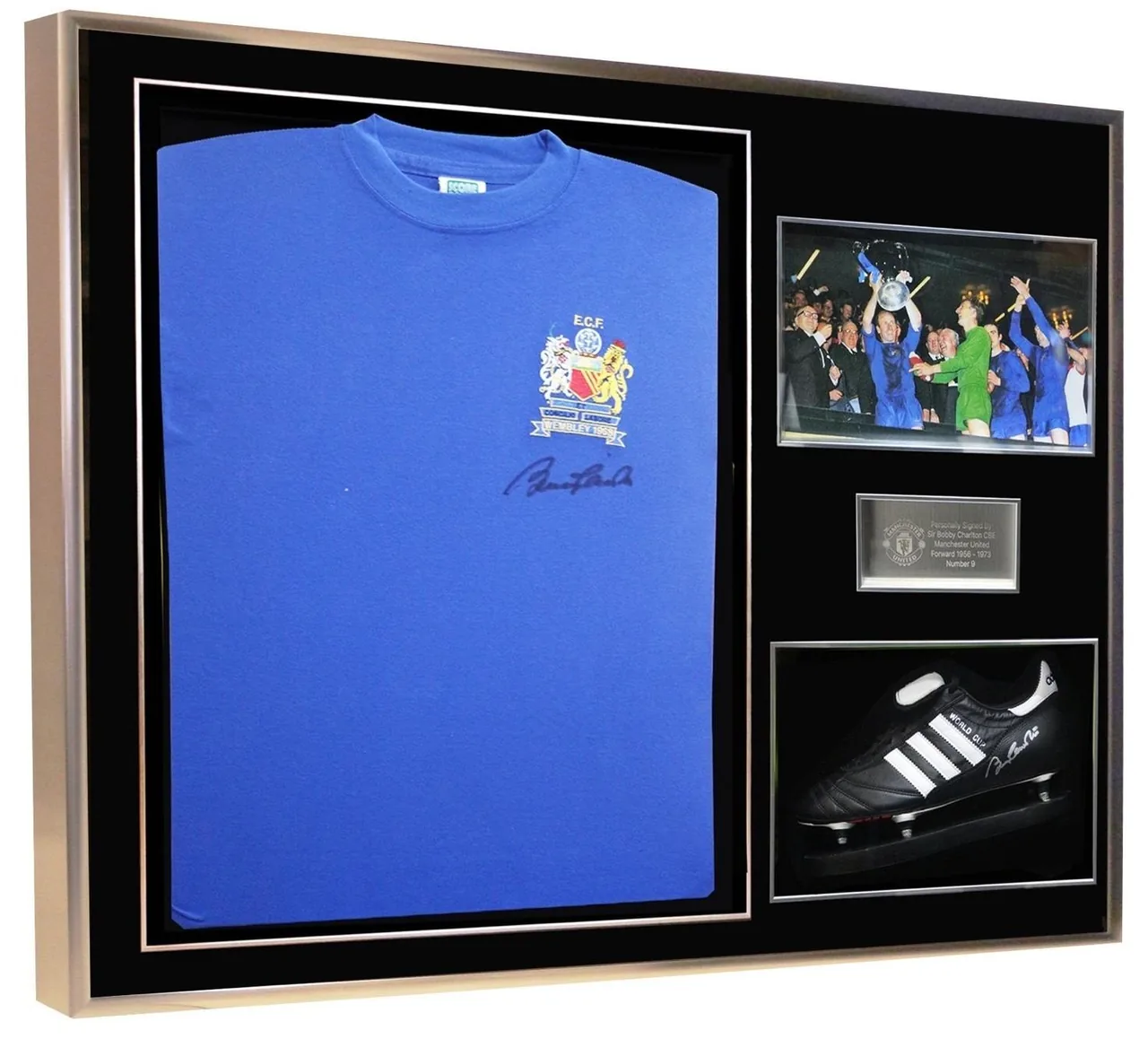 Sir Bobby Charlton — signed Manchester United shirt with boot — ของสะสมพร้อมลายเซ็นของแท้ในกรอบ